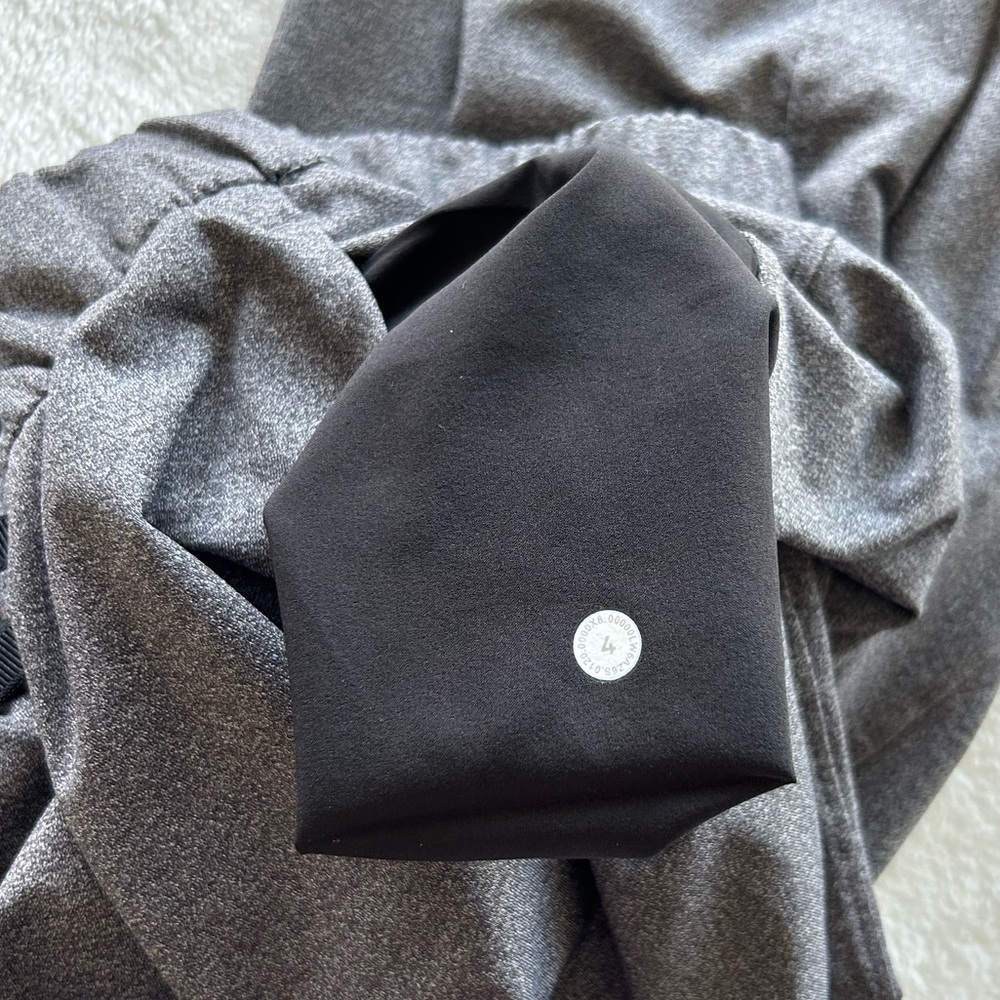 {Sz4} Lululemon On the Fly Pants - Picture 8 of 8